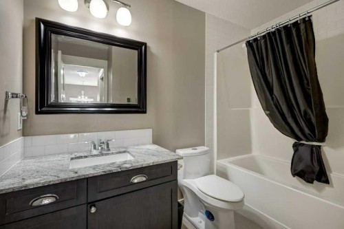 1233 Hillcrest Manor Estates, Strathmore, AB - Indoor Photo Showing Bathroom
