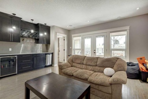 1233 Hillcrest Manor Estates, Strathmore, AB - Indoor Photo Showing Living Room