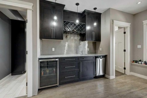 1233 Hillcrest Manor Estates, Strathmore, AB - Indoor Photo Showing Kitchen