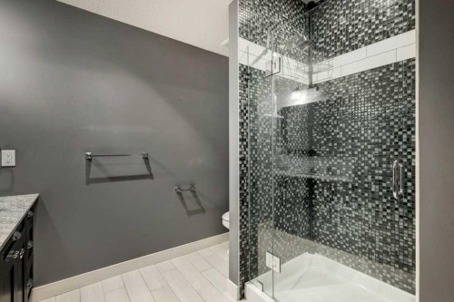 1233 Hillcrest Manor Estates, Strathmore, AB - Indoor Photo Showing Bathroom