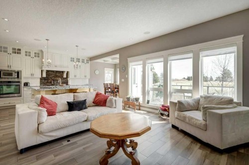 1233 Hillcrest Manor Estates, Strathmore, AB - Indoor Photo Showing Living Room