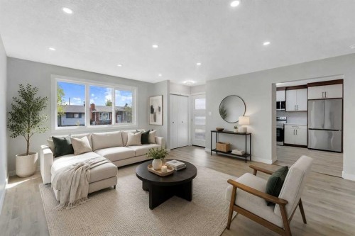 3640 Dover Ridge Drive Se, Calgary, AB - Indoor Photo Showing Living Room