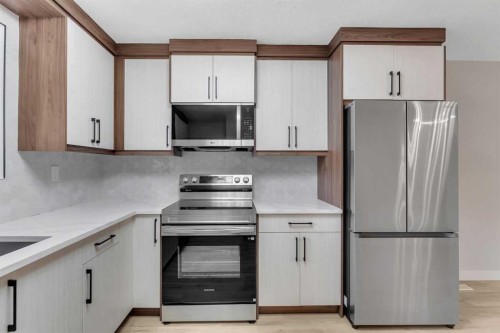 3640 Dover Ridge Drive Se, Calgary, AB - Indoor Photo Showing Kitchen With Stainless Steel Kitchen