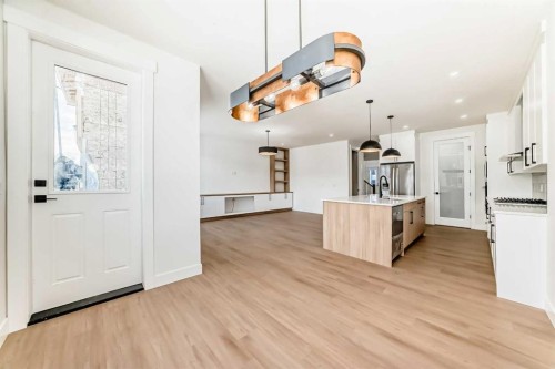 28 Saddlecrest Manor Ne, Calgary, AB - Indoor Photo Showing Kitchen