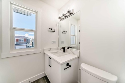 28 Saddlecrest Manor Ne, Calgary, AB - Indoor Photo Showing Bathroom