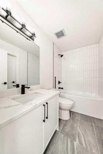 28 Saddlecrest Manor Ne, Calgary, AB - Indoor Photo Showing Bathroom