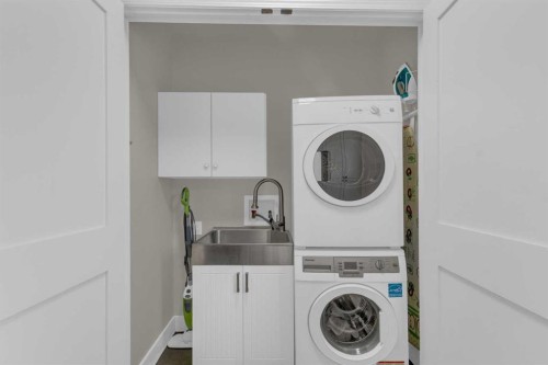 198 Douglas Woods Hill Se, Calgary, AB - Indoor Photo Showing Laundry Room