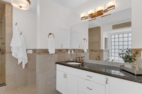 198 Douglas Woods Hill Se, Calgary, AB - Indoor Photo Showing Bathroom