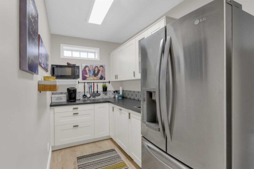 198 Douglas Woods Hill Se, Calgary, AB - Indoor Photo Showing Kitchen