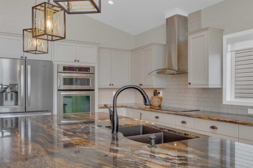 198 Douglas Woods Hill Se, Calgary, AB - Indoor Photo Showing Kitchen With Double Sink With Upgraded Kitchen