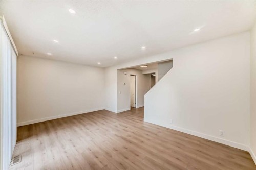 32-1515 Falconridge Drive Ne, Calgary, AB - Indoor Photo Showing Other Room