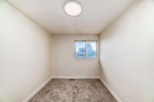 32-1515 Falconridge Drive Ne, Calgary, AB - Indoor Photo Showing Other Room