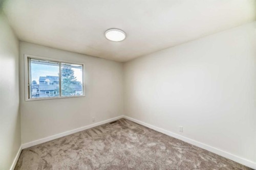32-1515 Falconridge Drive Ne, Calgary, AB - Indoor Photo Showing Other Room