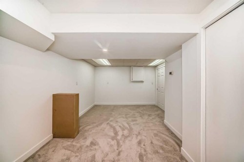 32-1515 Falconridge Drive Ne, Calgary, AB - Indoor