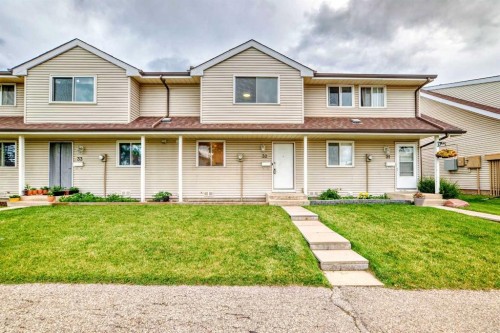 32-1515 Falconridge Drive Ne, Calgary, AB - Outdoor With Facade