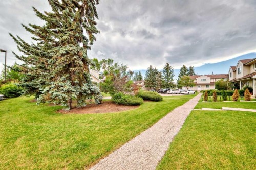 32-1515 Falconridge Drive Ne, Calgary, AB - Outdoor
