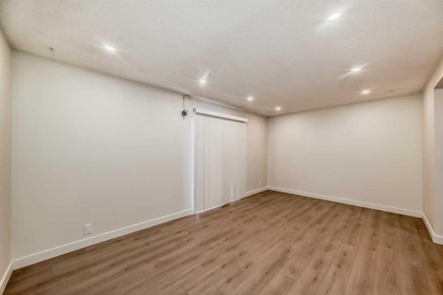 32-1515 Falconridge Drive Ne, Calgary, AB - Indoor Photo Showing Other Room