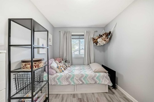 447 Malvern Close Ne, Calgary, AB - Indoor Photo Showing Bedroom