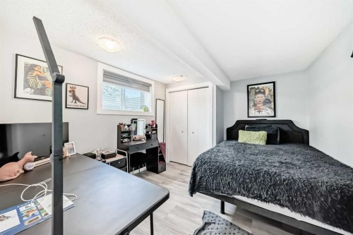447 Malvern Close Ne, Calgary, AB - Indoor Photo Showing Bedroom