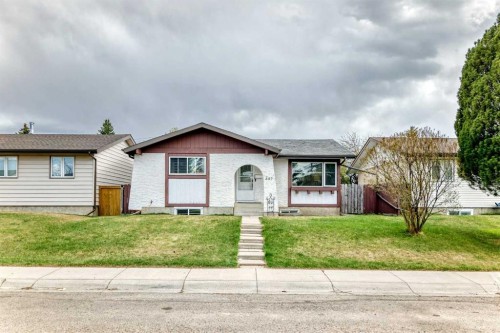 447 Malvern Close Ne, Calgary, AB - Outdoor