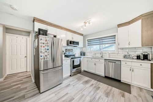 447 Malvern Close Ne, Calgary, AB - Indoor Photo Showing Kitchen With Stainless Steel Kitchen