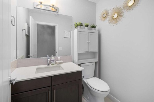 175 Silverado Plains Park Sw, Calgary, AB - Indoor Photo Showing Bathroom
