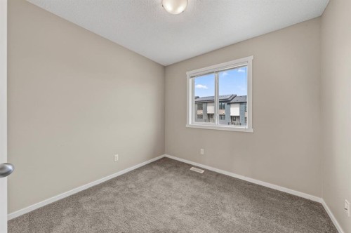 86 Mahogany Drive Se, Calgary, AB - Indoor Photo Showing Other Room