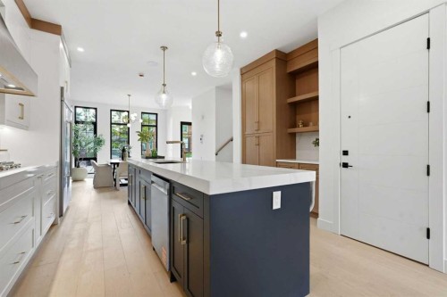 1429 26A Street Sw, Calgary, AB - Indoor Photo Showing Kitchen With Upgraded Kitchen