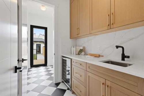 1429 26A Street Sw, Calgary, AB - Indoor Photo Showing Kitchen