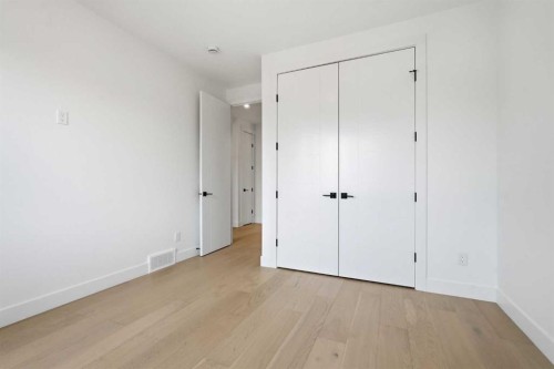 1429 26A Street Sw, Calgary, AB - Indoor Photo Showing Other Room