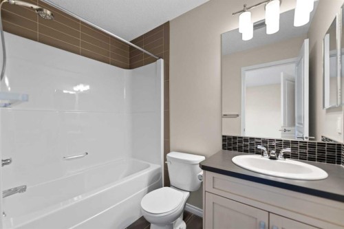 456 Auburn Bay Avenue Se, Calgary, AB - Indoor Photo Showing Bathroom
