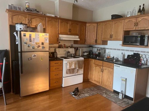 319-333 Riverfront Avenue Se, Calgary, AB - Indoor Photo Showing Kitchen With Double Sink
