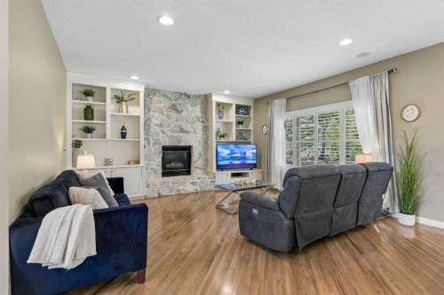 438 Candle Place Sw, Calgary, AB - Indoor Photo Showing Living Room