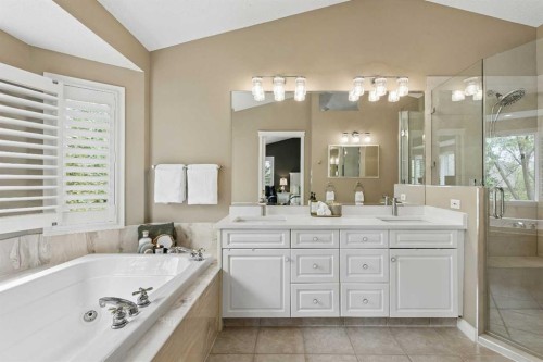 438 Candle Place Sw, Calgary, AB - Indoor Photo Showing Bathroom