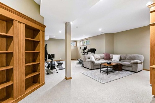 438 Candle Place Sw, Calgary, AB - Indoor