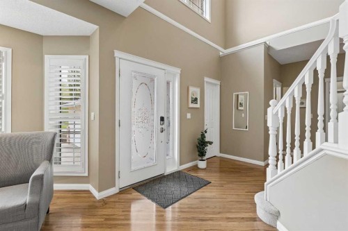 438 Candle Place Sw, Calgary, AB - Indoor Photo Showing Other Room