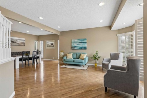 438 Candle Place Sw, Calgary, AB - Indoor Photo Showing Living Room