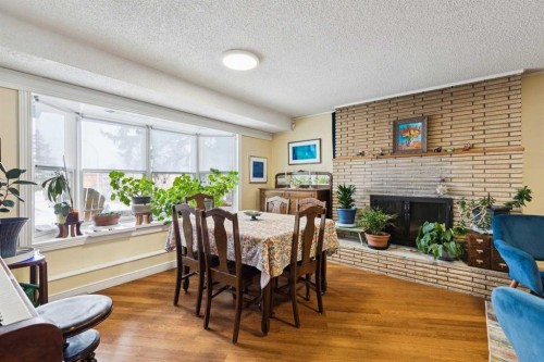 3232 15 Street Nw, Calgary, AB - Indoor Photo Showing Dining Room
