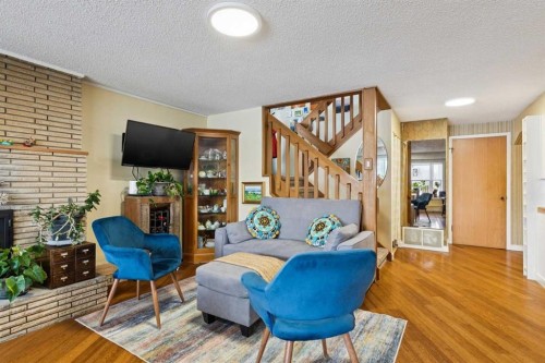 3232 15 Street Nw, Calgary, AB - Indoor Photo Showing Living Room
