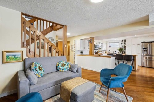 3232 15 Street Nw, Calgary, AB - Indoor Photo Showing Living Room