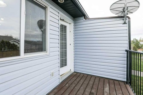 8-720 Heritage Boulevard West, Lethbridge, AB - Outdoor With Exterior