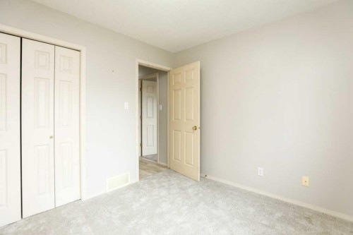 8-720 Heritage Boulevard West, Lethbridge, AB - Indoor Photo Showing Other Room