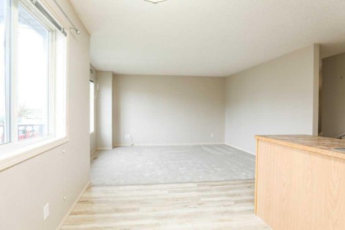 8-720 Heritage Boulevard West, Lethbridge, AB - Indoor Photo Showing Other Room