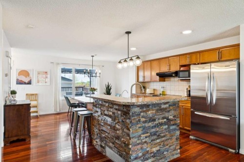 411 Silverado Drive Sw, Calgary, AB - Indoor Photo Showing Kitchen