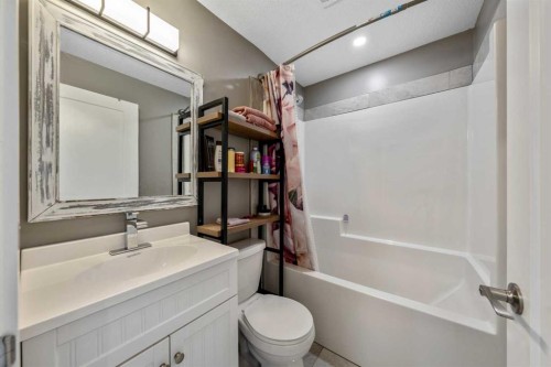 1 Lakes Estates Circle, Strathmore, AB 
