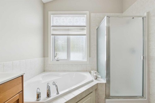 94 Panatella Close Nw, Calgary, AB - Indoor Photo Showing Bathroom