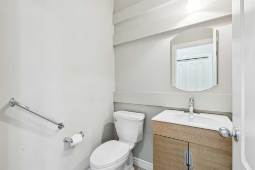 94 Panatella Close Nw, Calgary, AB - Indoor Photo Showing Bathroom