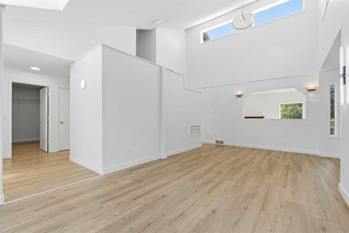 142 Elizabeth Way Se, Airdrie, AB - Indoor Photo Showing Other Room