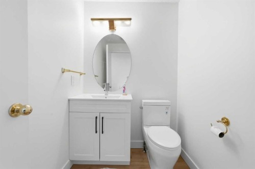 142 Elizabeth Way Se, Airdrie, AB - Indoor Photo Showing Bathroom
