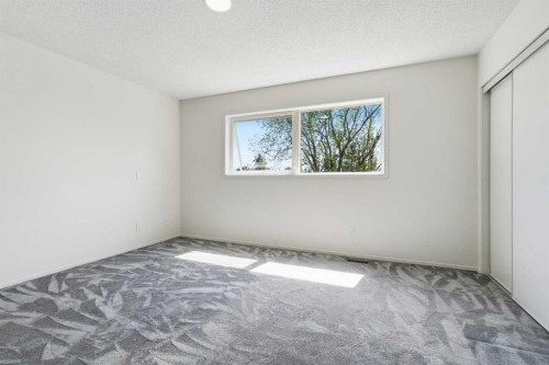 142 Elizabeth Way Se, Airdrie, AB - Indoor Photo Showing Other Room